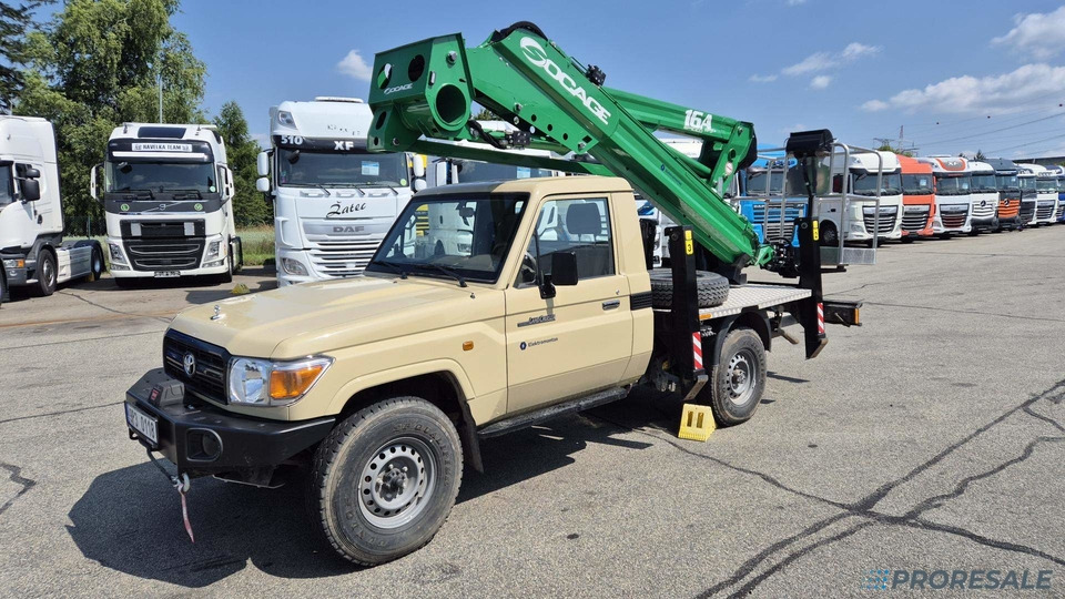 TOYOTA LAND CRUISER 79 montážní plošina - Veoautolt tõusev platvorm: pilt 2 TOYOTA LAND CRUISER 79 montážní plošina - Veoautolt tõusev platvorm: pilt 2
