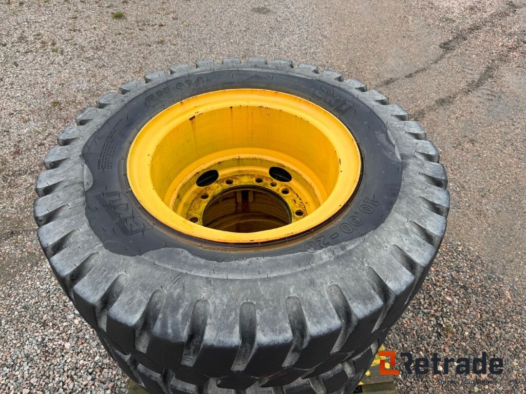 8 däck på fälg till Volvo Grävmaskin 10,00-20 - Komplektne ratas - Ekskavaator: pilt 3 8 däck på fälg till Volvo Grävmaskin 10,00-20 - Komplektne ratas - Ekskavaator: pilt 3