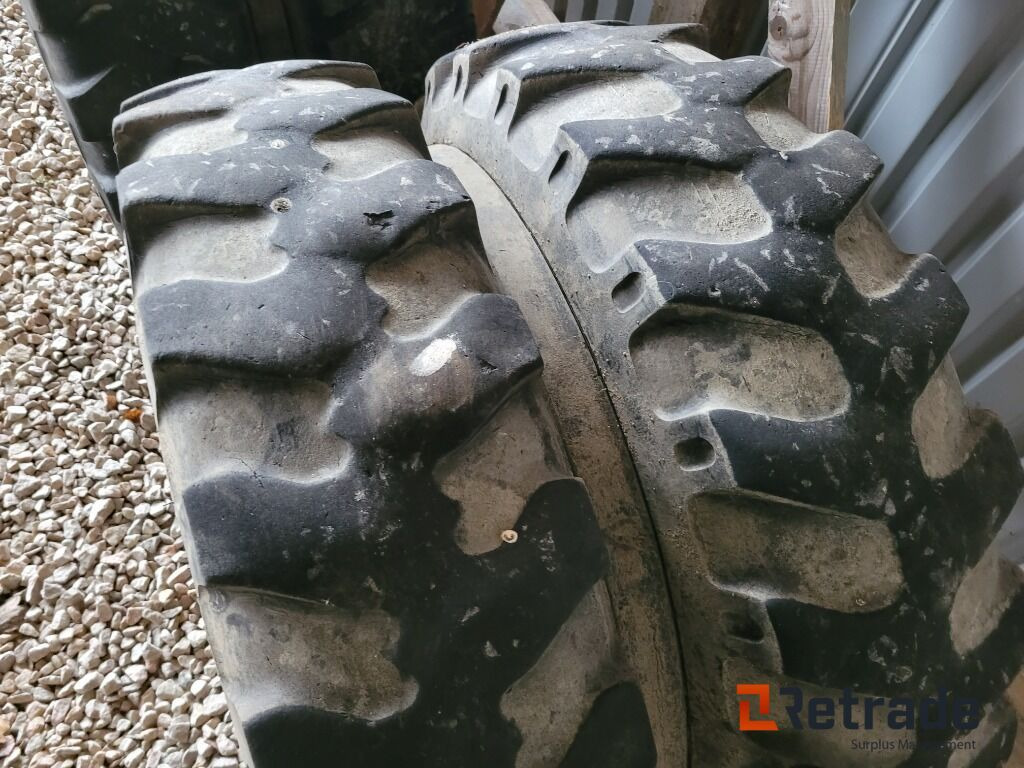 8 st däck på fälg till Volvo Grävmaskin 10,00-20 - Komplektne ratas - Ekskavaator: pilt 4 8 st däck på fälg till Volvo Grävmaskin 10,00-20 - Komplektne ratas - Ekskavaator: pilt 4