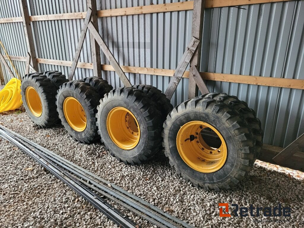 8 st däck på fälg till Volvo Grävmaskin 10,00-20 - Komplektne ratas - Ekskavaator: pilt 2 8 st däck på fälg till Volvo Grävmaskin 10,00-20 - Komplektne ratas - Ekskavaator: pilt 2