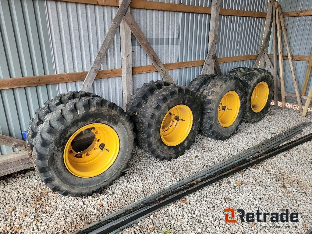 8 st däck på fälg till Volvo Grävmaskin 10,00-20 - Komplektne ratas - Ekskavaator: pilt 1 8 st däck på fälg till Volvo Grävmaskin 10,00-20 - Komplektne ratas - Ekskavaator: pilt 1