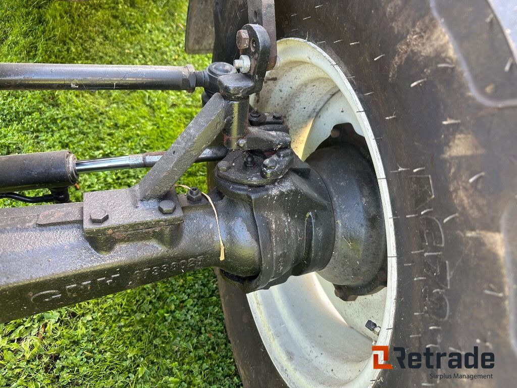 New Holland T4040 super steer traktor - Põllutööseade: pilt 5 New Holland T4040 super steer traktor - Põllutööseade: pilt 5