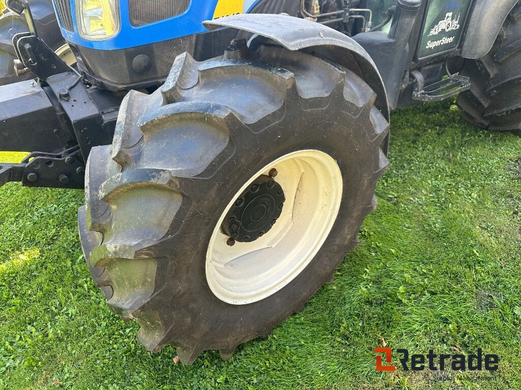 New Holland T4040 super steer traktor - Põllutööseade: pilt 2 New Holland T4040 super steer traktor - Põllutööseade: pilt 2