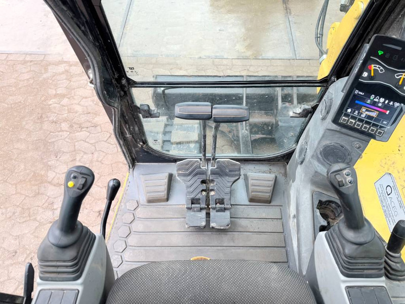 Miniekskavaator Cat 308CR 07A - Joystick Ride / Tilting Bucket: pilt 9