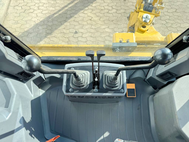 Uus Ekskavaator-laadur Cat 424 4WD - Hammer Lines / Airco / Side Shift: pilt 9