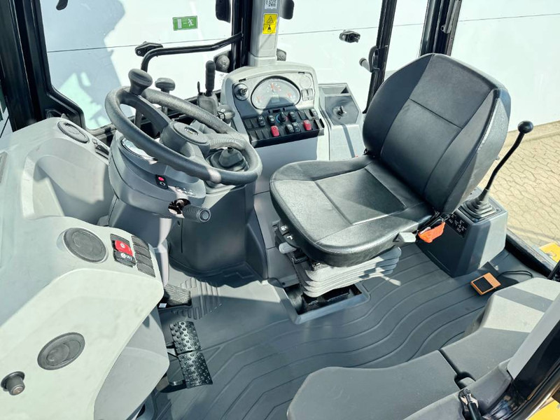 Cat 424 4WD - Hammer Lines / Airco / Side Shift - Ekskavaator-laadur: pilt 5 Cat 424 4WD - Hammer Lines / Airco / Side Shift - Ekskavaator-laadur: pilt 5