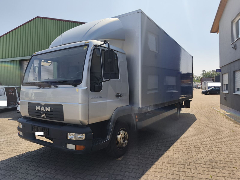 MAN LE 10.220 - Kasti veoauto: pilt 1 MAN LE 10.220 - Kasti veoauto: pilt 1