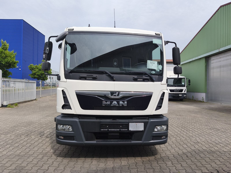 MAN TGL 8.190 Koffer gFH AHK LBW Euro 6 4x2 (11) - Kasti veoauto: pilt 3 MAN TGL 8.190 Koffer gFH AHK LBW Euro 6 4x2 (11) - Kasti veoauto: pilt 3