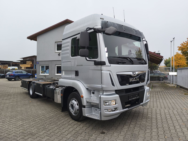 MAN TGM 12.290 BDF Euro 6 4x2 AHK (36) - Kabiinišassiiga veoauto: pilt 2 MAN TGM 12.290 BDF Euro 6 4x2 AHK (36) - Kabiinišassiiga veoauto: pilt 2
