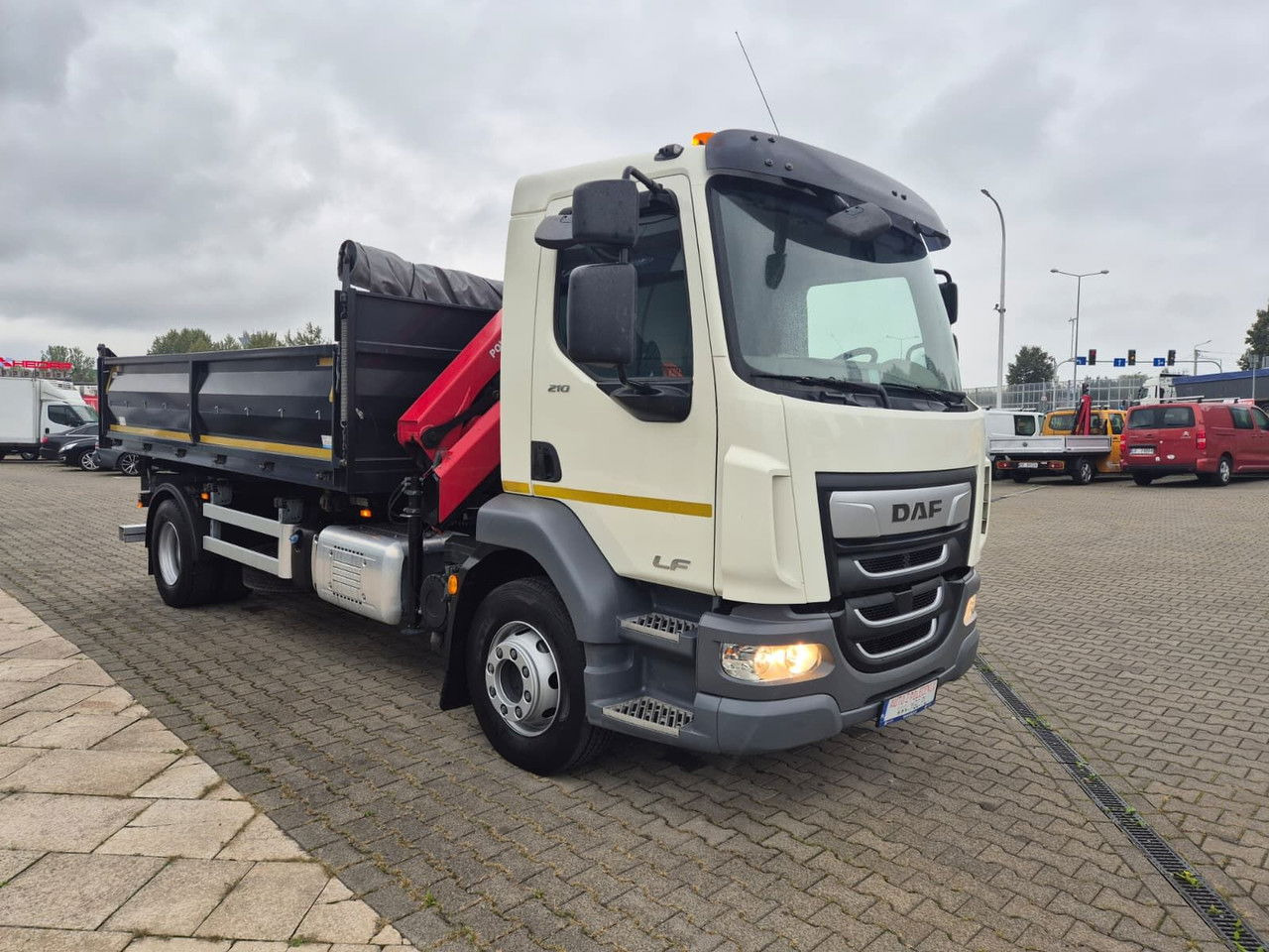 DAF LF 210 HDS HMF / Kipper / Like NEW - Kallurauto, Kraanaga veoauto: pilt 4 DAF LF 210 HDS HMF / Kipper / Like NEW - Kallurauto, Kraanaga veoauto: pilt 4
