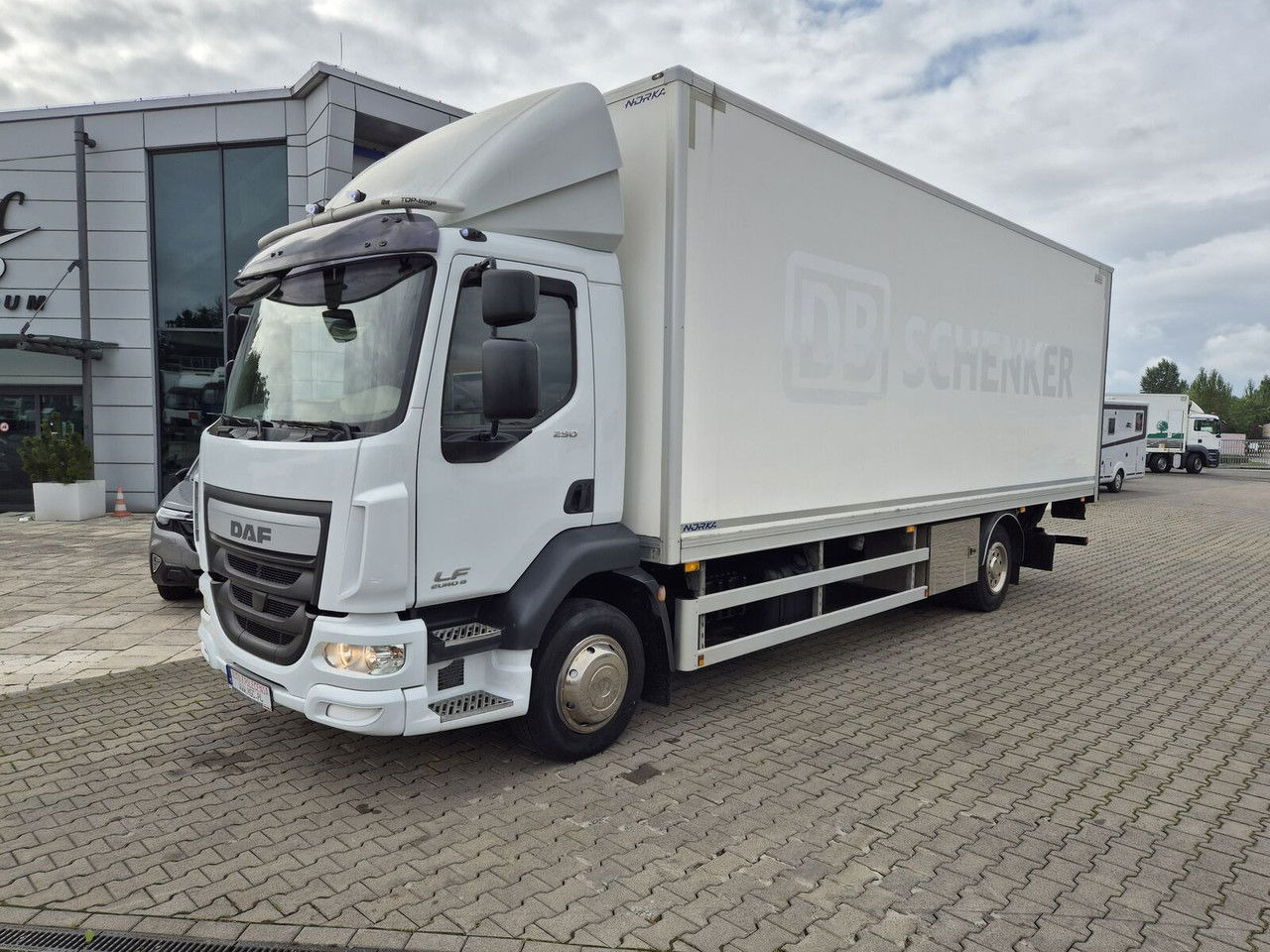 DAF LF 250 FA / Euro 6 / 18 EP / 3 Seats / 1 Owner - Kasti veoauto: pilt 1 DAF LF 250 FA / Euro 6 / 18 EP / 3 Seats / 1 Owner - Kasti veoauto: pilt 1