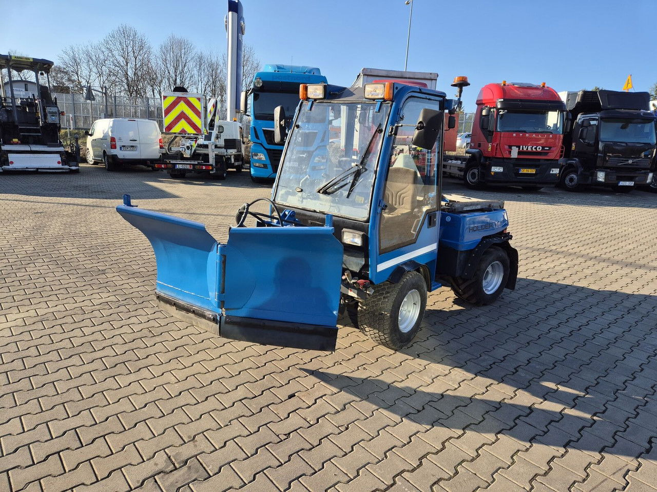 Holder C245 4WD / Tool carrier / Snow plow / PTO Front AN D Rear / 4X4 / - Munitsipaaltraktor: pilt 2 Holder C245 4WD / Tool carrier / Snow plow / PTO Front AN D Rear / 4X4 / - Munitsipaaltraktor: pilt 2