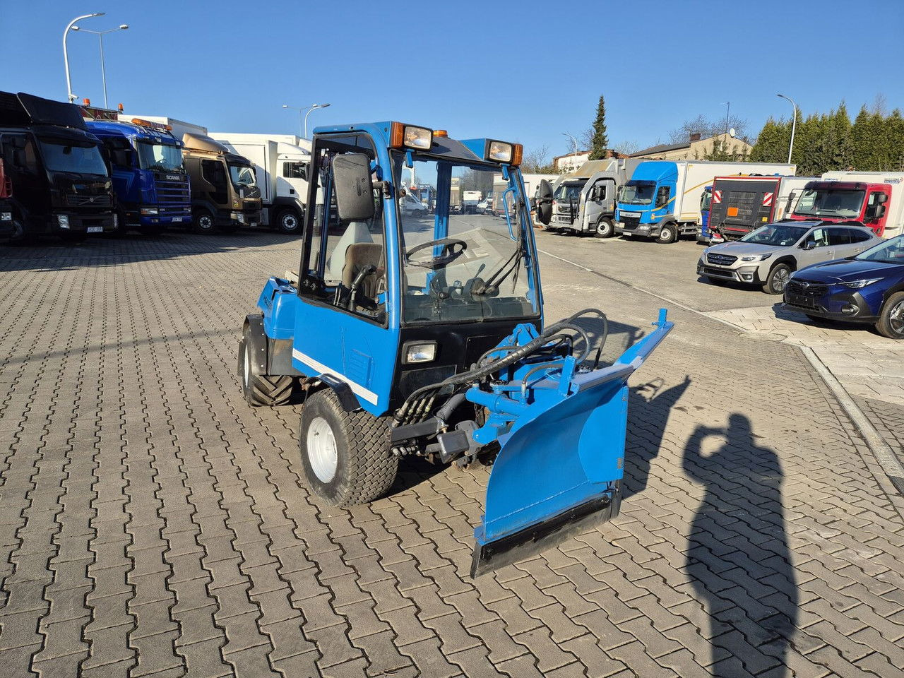 Holder C245 4WD / Tool carrier / Snow plow / PTO Front AN D Rear / 4X4 / - Munitsipaaltraktor: pilt 5 Holder C245 4WD / Tool carrier / Snow plow / PTO Front AN D Rear / 4X4 / - Munitsipaaltraktor: pilt 5