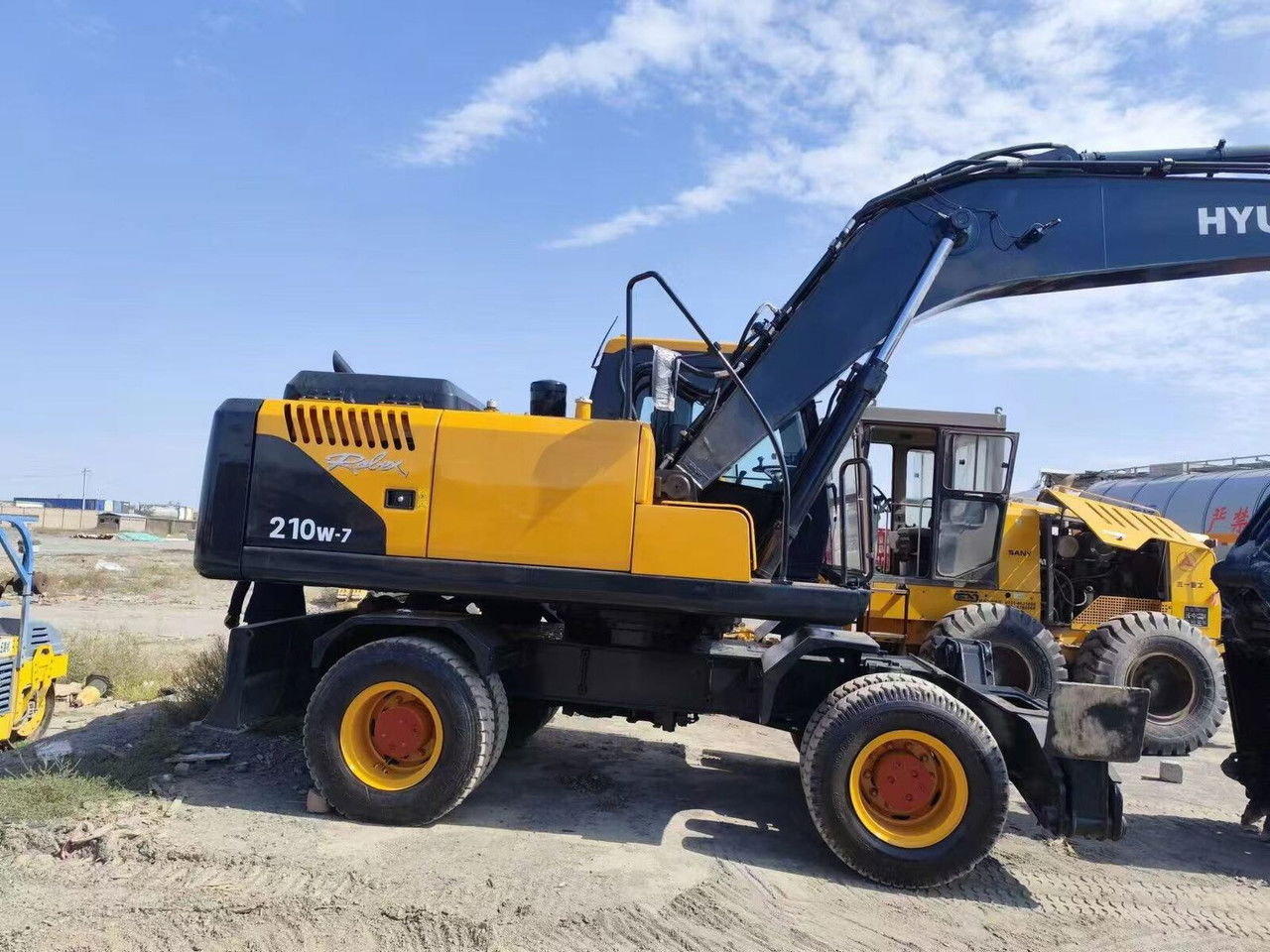 Hyundai R210-7 / Cummins / 1800MTH / Works Great Like NEW - Ratastel ekskavaator: pilt 1 Hyundai R210-7 / Cummins / 1800MTH / Works Great Like NEW - Ratastel ekskavaator: pilt 1