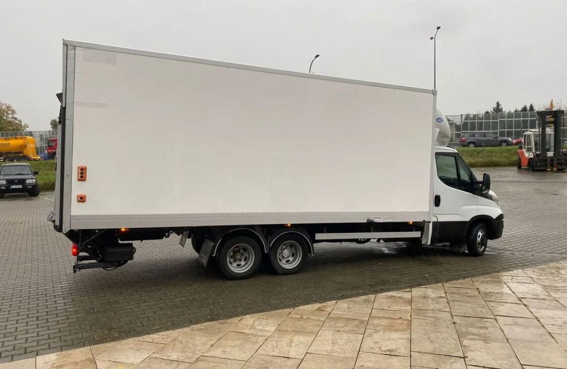 Iveco Daily 35C18 35C180 / Container / Veldhuizen Trailer / KAT. B+E - Tarbesõiduk furgoon: pilt 4 Iveco Daily 35C18 35C180 / Container / Veldhuizen Trailer / KAT. B+E - Tarbesõiduk furgoon: pilt 4