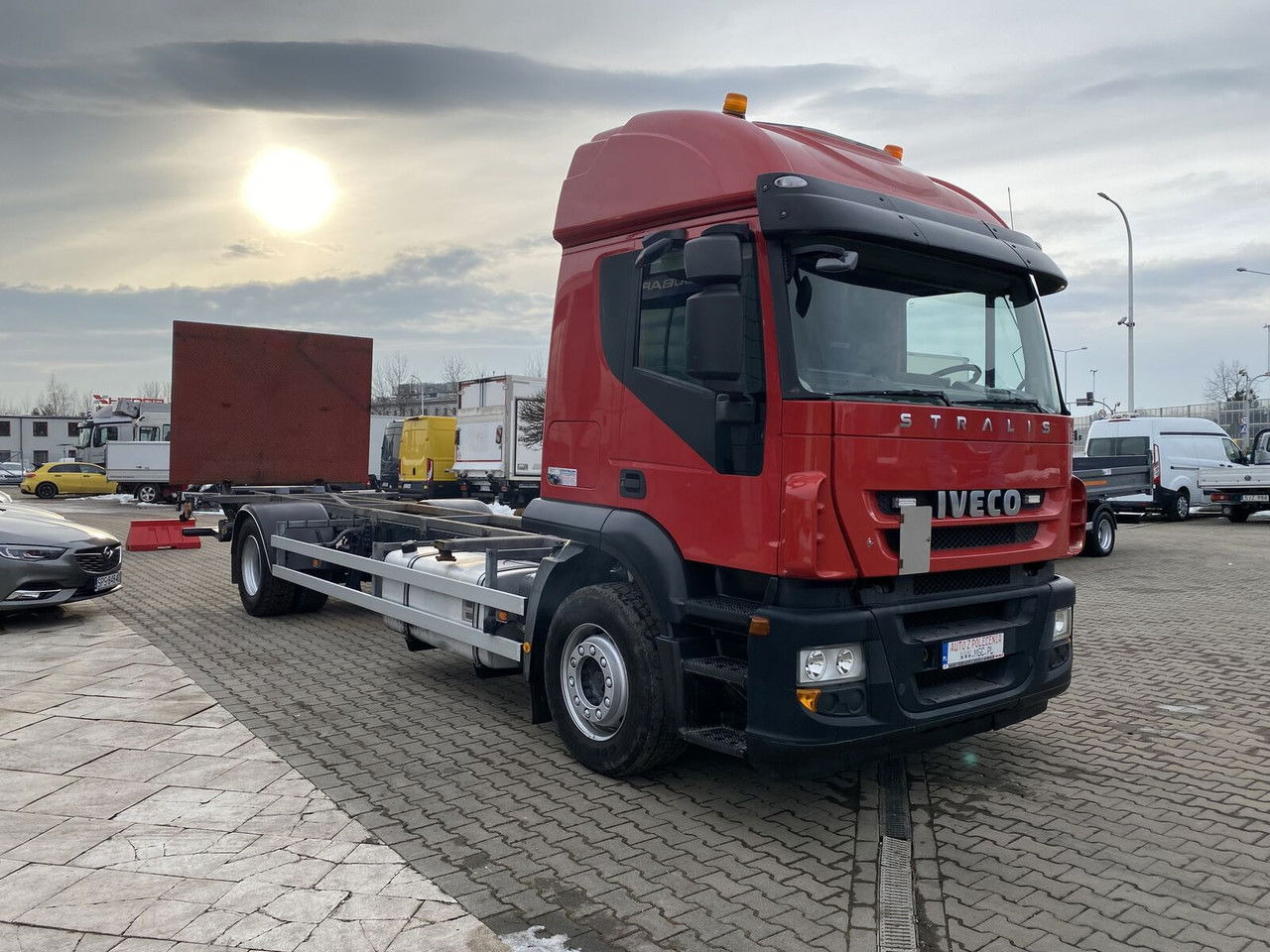 Iveco Stralis 360 AT 190 / Euro 5 / NEW Service / Long Frame - Kabiinišassiiga veoauto: pilt 1 Iveco Stralis 360 AT 190 / Euro 5 / NEW Service / Long Frame - Kabiinišassiiga veoauto: pilt 1