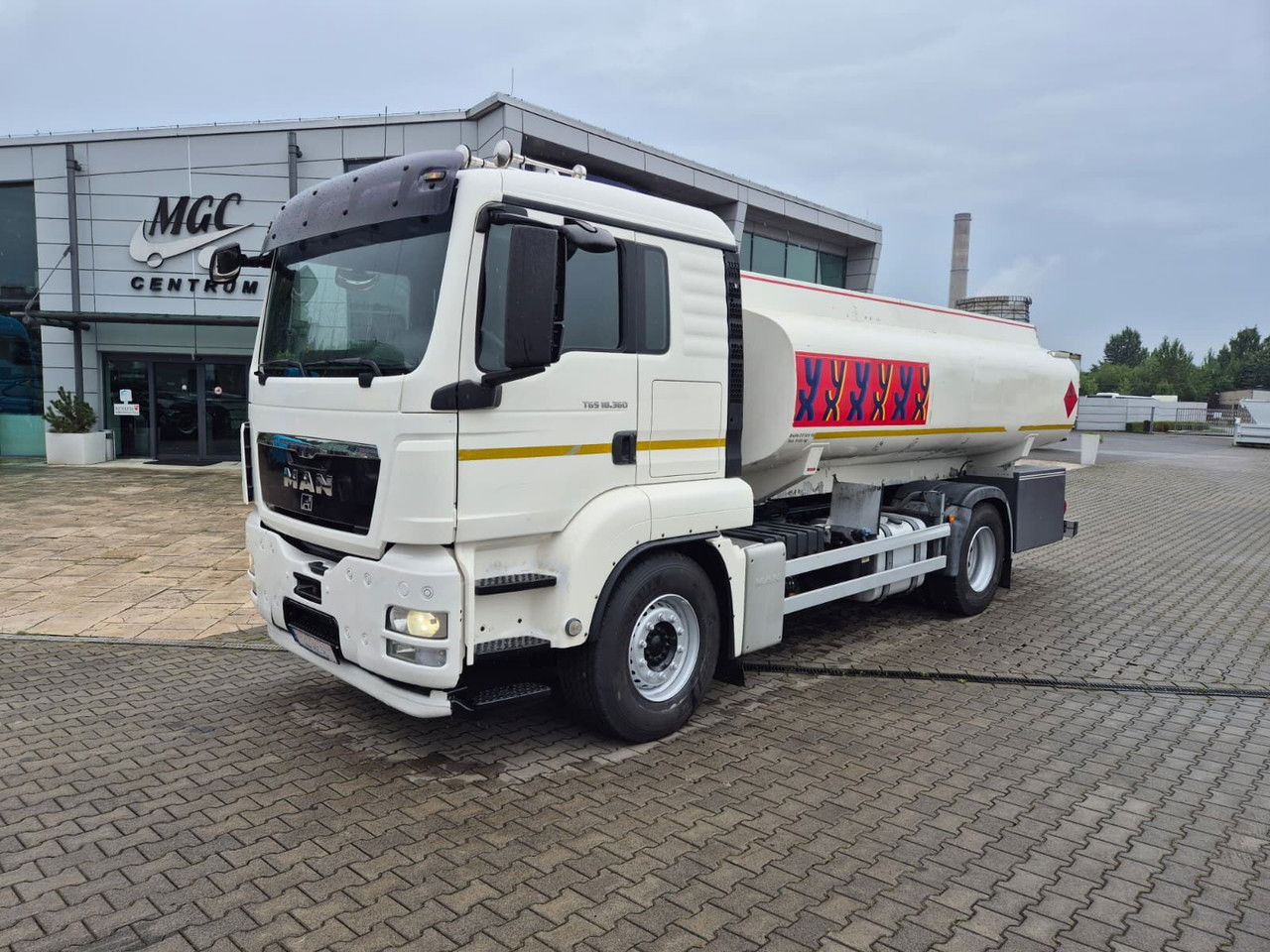 MAN TGS 18.360 OIL Transport / Good Condition - Tsisternauto: pilt 2 MAN TGS 18.360 OIL Transport / Good Condition - Tsisternauto: pilt 2