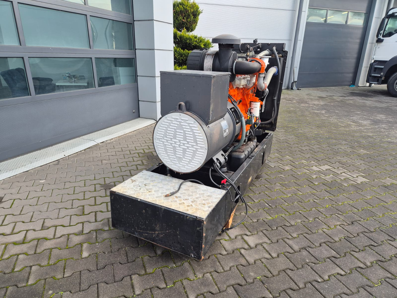 MECALAC ECP34 2S4 - Iveco Engine,126kVA,New oils, filters, Mecc Alte ECP34 2S4 - Iveco Engine,126kVA,New oils, filters, Like New - Generaatorikomplekt: pilt 5 MECALAC ECP34 2S4 - Iveco Engine,126kVA,New oils, filters, Mecc Alte ECP34 2S4 - Iveco Engine,126kVA,New oils, filters, Like New - Generaatorikomplekt: pilt 5