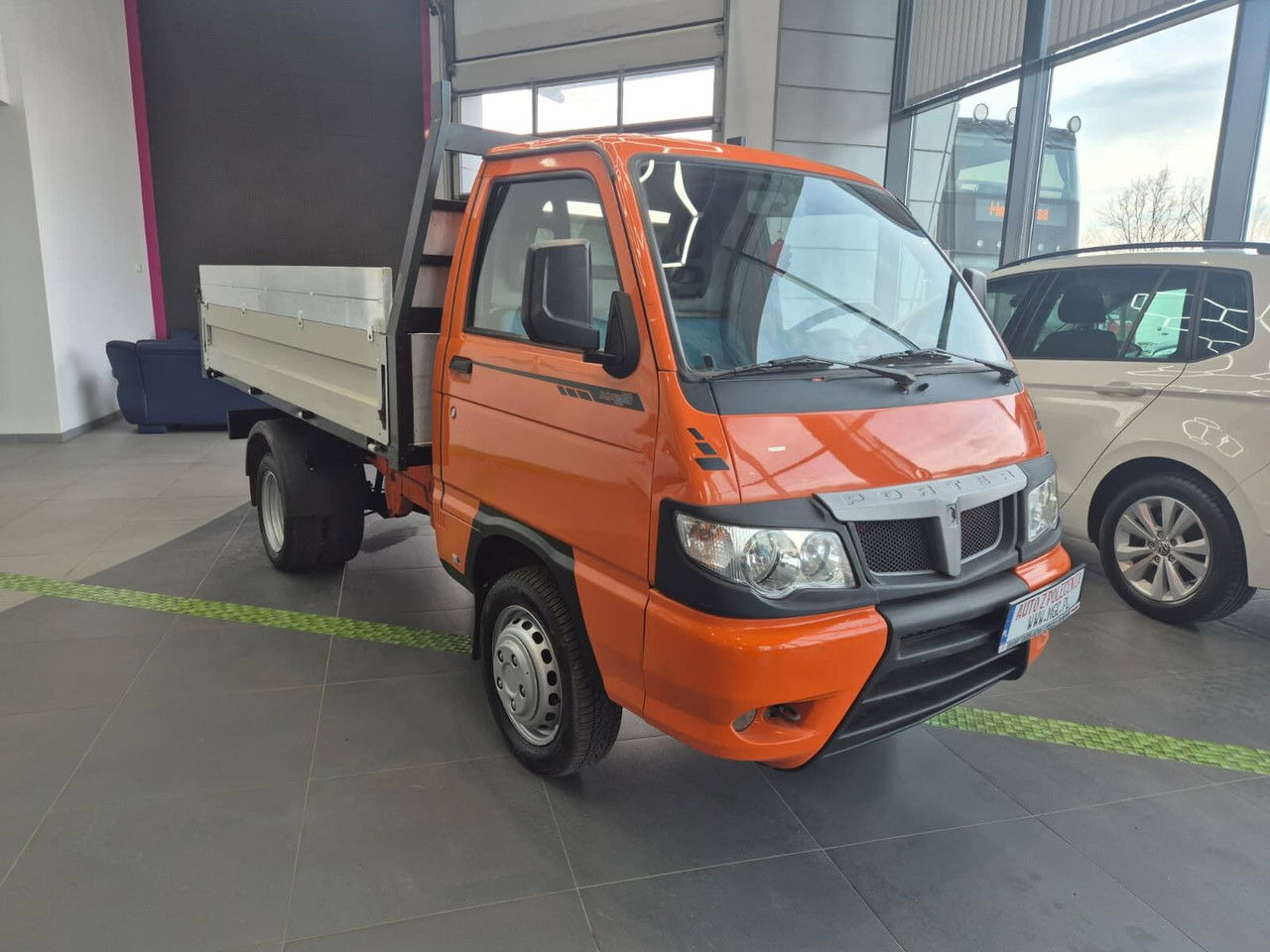 PIAGGIO Porter Maxxi eXtra / Kipper / 1 Owner / LOW KM - Tarbesõiduk kallur: pilt 4 PIAGGIO Porter Maxxi eXtra / Kipper / 1 Owner / LOW KM - Tarbesõiduk kallur: pilt 4