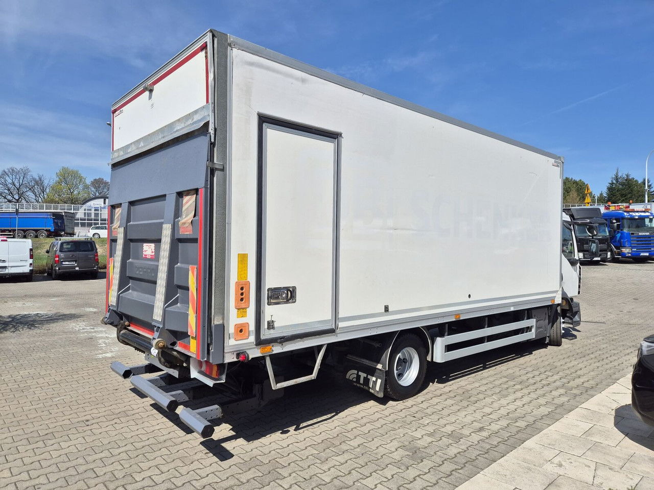 Renault D Gama 12.220 / LOW KM / Euro6 Renault D Gama 12.220 / LOW KM / Euro6 - Kasti veoauto: pilt 5 Renault D Gama 12.220 / LOW KM / Euro6 Renault D Gama 12.220 / LOW KM / Euro6 - Kasti veoauto: pilt 5
