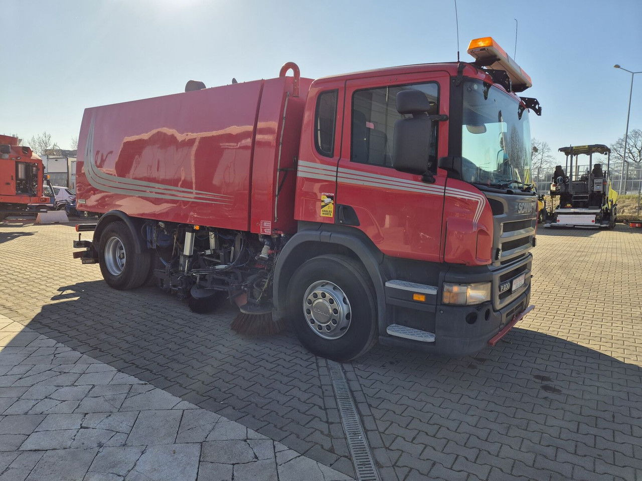 Scania P230 4X2 / Sweeper / Johnston VX800 / Sprayer / LOW Mileage / - Tänavapühkimismasin: pilt 5 Scania P230 4X2 / Sweeper / Johnston VX800 / Sprayer / LOW Mileage / - Tänavapühkimismasin: pilt 5