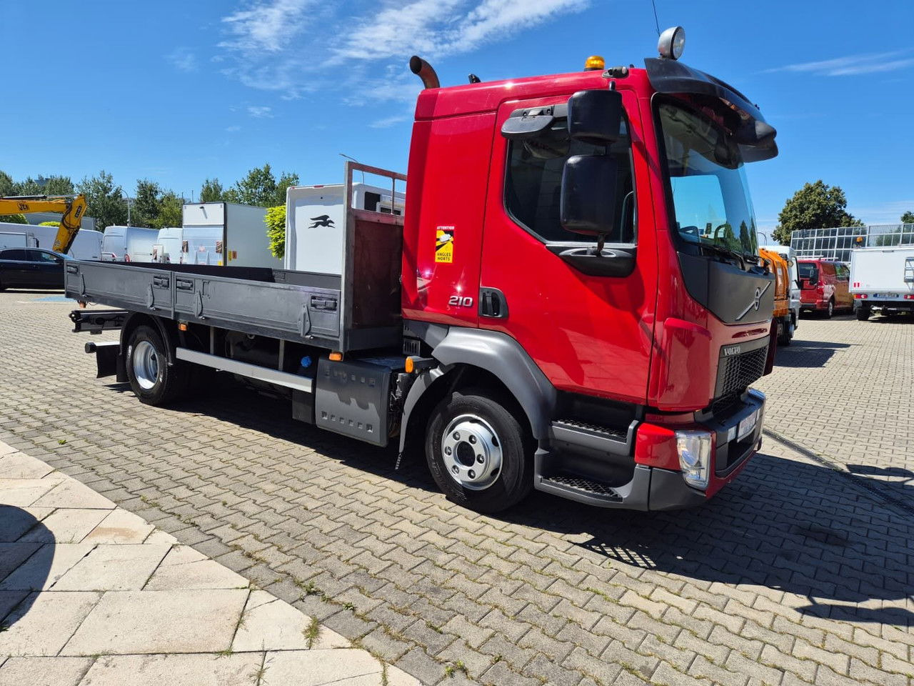 Volvo FL 210 1 Owner / LOW KM / Fassi - Madelveok/ Platvormveok, Kraanaga veoauto: pilt 5 Volvo FL 210 1 Owner / LOW KM / Fassi - Madelveok/ Platvormveok, Kraanaga veoauto: pilt 5