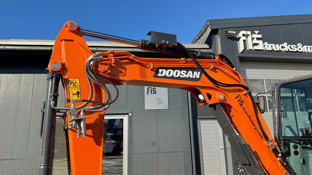Doosan DX50Z-7 - Powertilt - 2022 Year - 330 Working Hours - Miniekskavaator: pilt 4 Doosan DX50Z-7 - Powertilt - 2022 Year - 330 Working Hours - Miniekskavaator: pilt 4