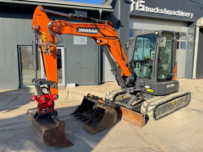 Doosan DX50Z-7 - Powertilt - 2022 Year - 330 Working Hours - Miniekskavaator: pilt 1 Doosan DX50Z-7 - Powertilt - 2022 Year - 330 Working Hours - Miniekskavaator: pilt 1