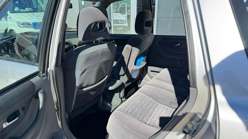 Honda CRV 2.0 - Petrol - AIR Condition - 5 Doors liising Honda CRV 2.0 - Petrol - AIR Condition - 5 Doors: pilt 17