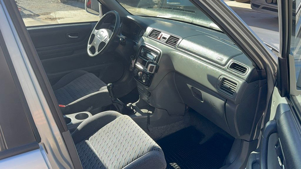 Honda CRV 2.0 - Petrol - AIR Condition - 5 Doors liising Honda CRV 2.0 - Petrol - AIR Condition - 5 Doors: pilt 16