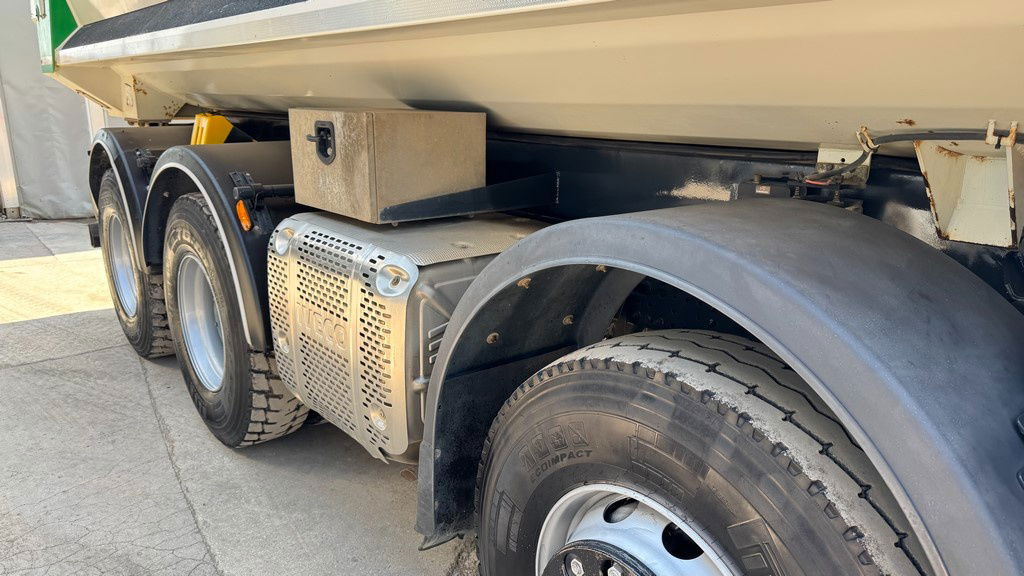 Iveco Trakker AD410T45 8x4 20m3 - hydr. back - 72.000km - Kallurauto: pilt 4 Iveco Trakker AD410T45 8x4 20m3 - hydr. back - 72.000km - Kallurauto: pilt 4