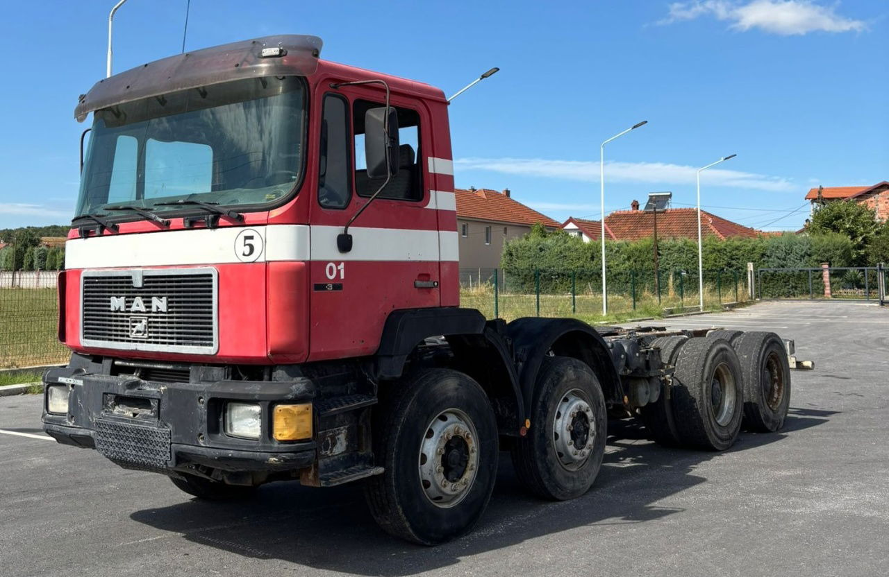 MAN 32.322 8x4 chassis - spring - Kabiinišassiiga veoauto: pilt 1 MAN 32.322 8x4 chassis - spring - Kabiinišassiiga veoauto: pilt 1