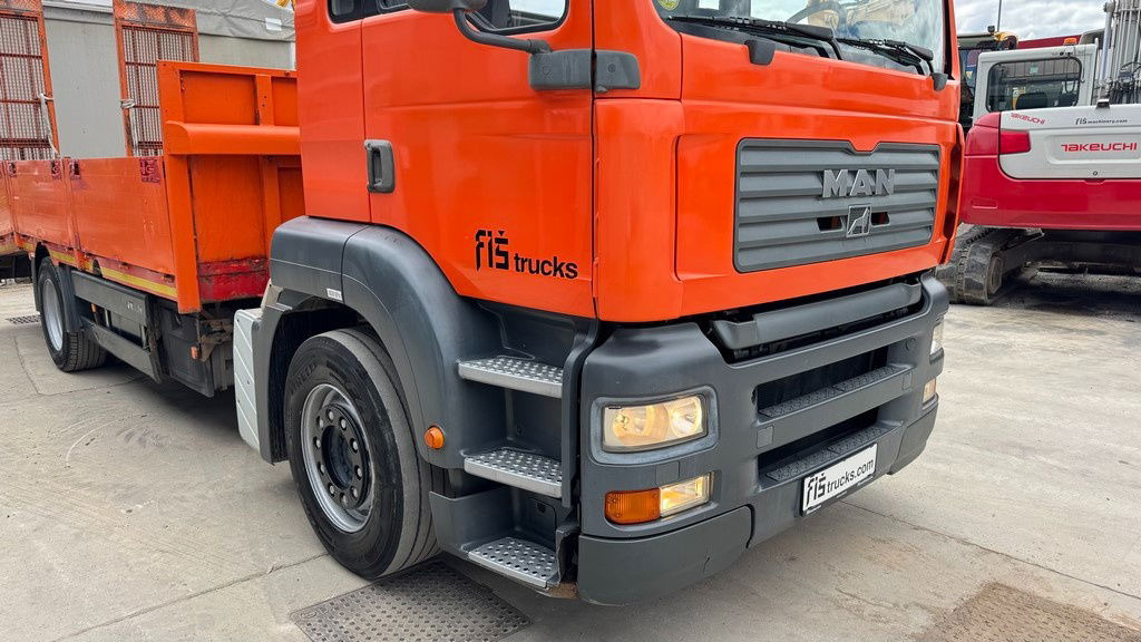 MAN TGA 18.413 4X2 transporter - 6.4m - hydraulic ramps - Treilerveoauto: pilt 4 MAN TGA 18.413 4X2 transporter - 6.4m - hydraulic ramps - Treilerveoauto: pilt 4