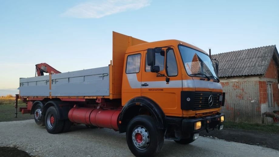 Mercedes-Benz 2228 6x2 stake body - crane - Tent veoauto: pilt 2 Mercedes-Benz 2228 6x2 stake body - crane - Tent veoauto: pilt 2