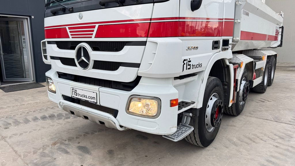 Mercedes-Benz Actros 3246 8X4 mulda tipper - retarder - hydr. back door - Kallurauto: pilt 3 Mercedes-Benz Actros 3246 8X4 mulda tipper - retarder - hydr. back door - Kallurauto: pilt 3