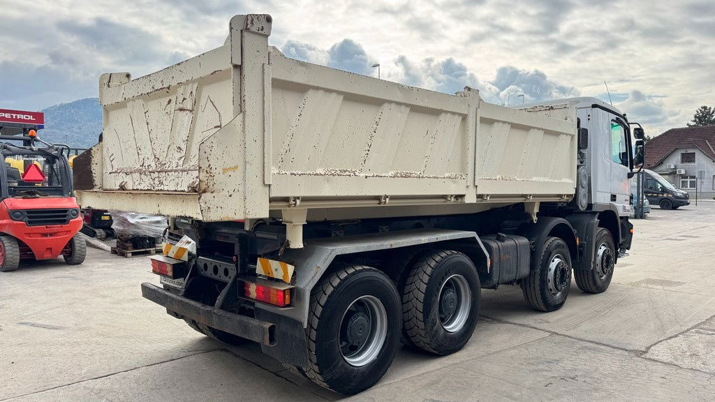 Mercedes-Benz Actros 4144 K 8x4 3 sided tipper - 1st owner - Kallurauto: pilt 4 Mercedes-Benz Actros 4144 K 8x4 3 sided tipper - 1st owner - Kallurauto: pilt 4