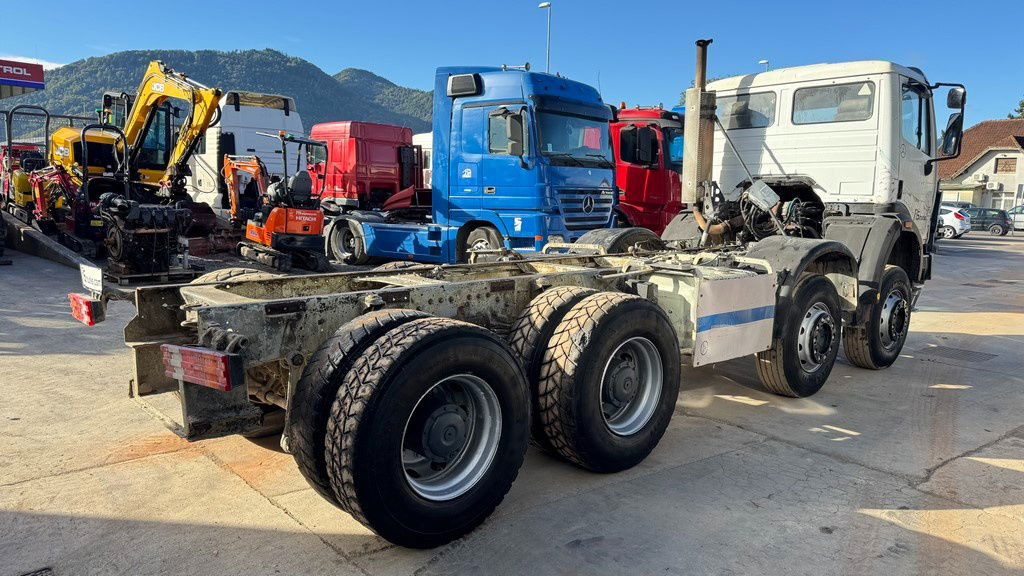 Mercedes-Benz SK 3234 8x4 chassis - Kabiinišassiiga veoauto: pilt 5 Mercedes-Benz SK 3234 8x4 chassis - Kabiinišassiiga veoauto: pilt 5