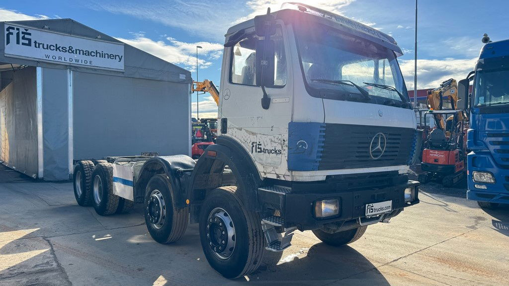 Mercedes-Benz SK 3234 8x4 chassis - Kabiinišassiiga veoauto: pilt 3 Mercedes-Benz SK 3234 8x4 chassis - Kabiinišassiiga veoauto: pilt 3
