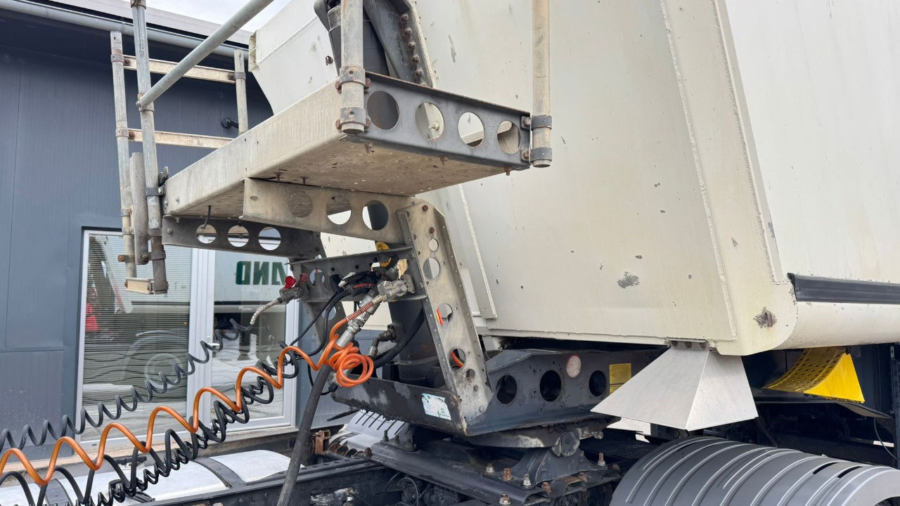 Schmitz Cargobull SKI 24 Tipper Trailer - Kallur-poolhaagis: pilt 3 Schmitz Cargobull SKI 24 Tipper Trailer - Kallur-poolhaagis: pilt 3