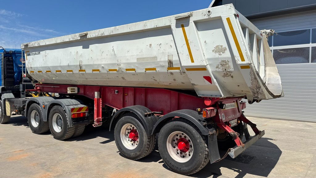Schwarzmüller K202 2-Axle Tipper - Taurpaulin - Kallur-poolhaagis: pilt 4 Schwarzmüller K202 2-Axle Tipper - Taurpaulin - Kallur-poolhaagis: pilt 4