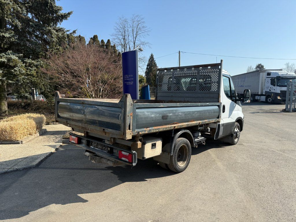 Iveco 35C17 Daily - Tarbesõiduk kallur: pilt 4 Iveco 35C17 Daily - Tarbesõiduk kallur: pilt 4