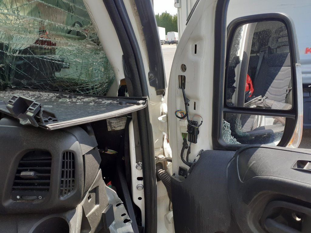 Iveco Daily 35S16 maxi Damaged liising Iveco Daily 35S16 maxi Damaged: pilt 18