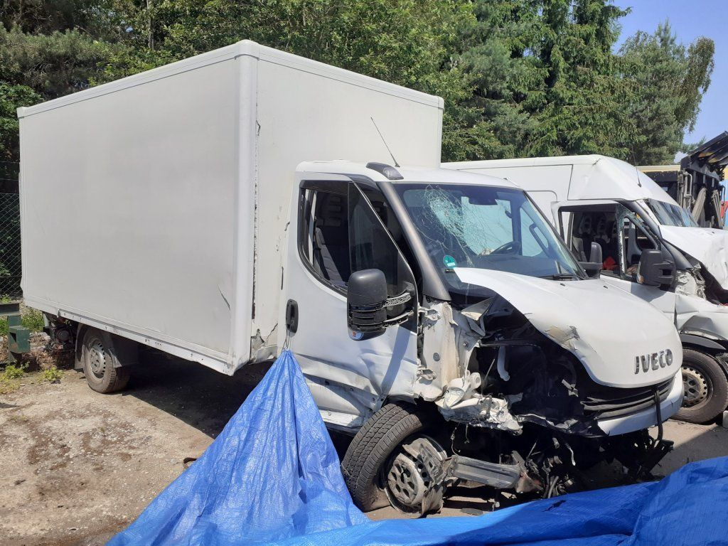Iveco Daily 35S16 mit LBW DAMAGED - Tarbesõiduk furgoon: pilt 1 Iveco Daily 35S16 mit LBW DAMAGED - Tarbesõiduk furgoon: pilt 1