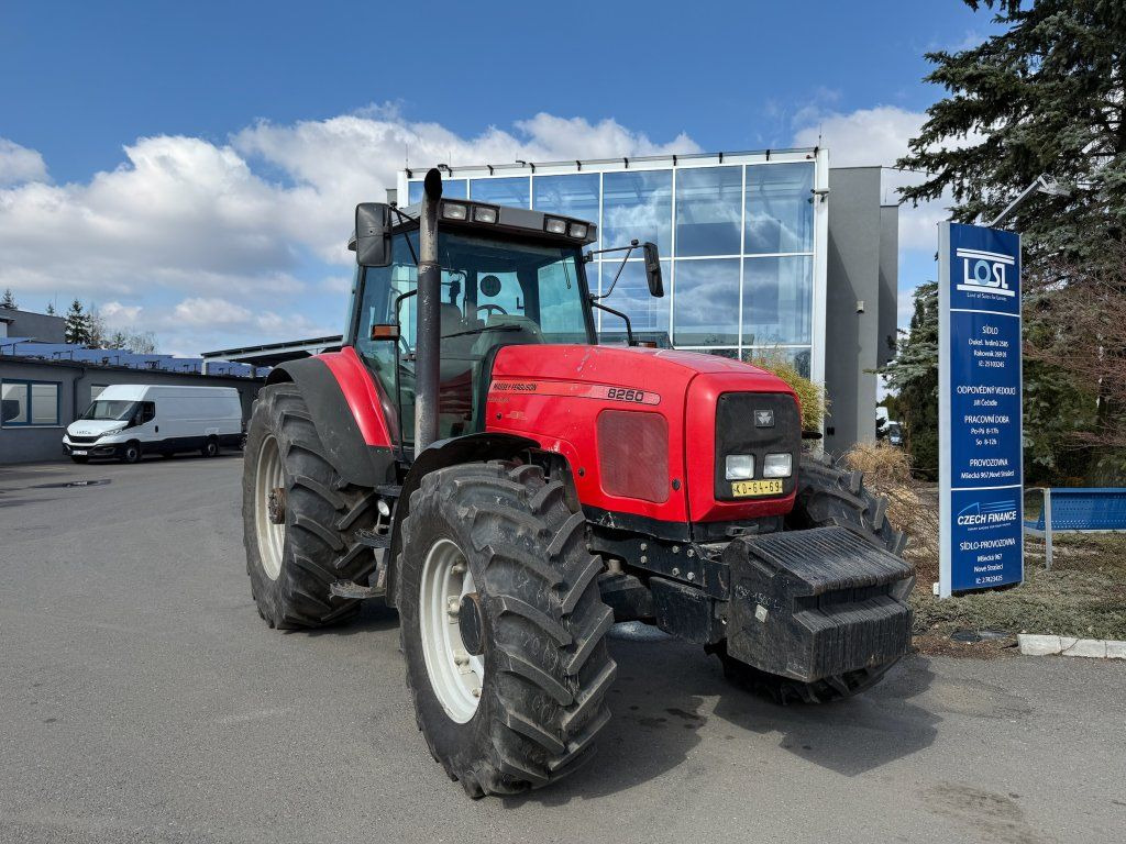 Massey Ferguson MF8260 - Traktor: pilt 2 Massey Ferguson MF8260 - Traktor: pilt 2