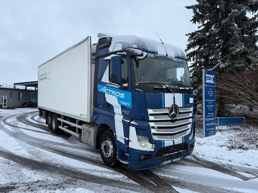 Mercedes-Benz 2542 Actros 6x2 EURO 6 - Külmutiga veoauto: pilt 2 Mercedes-Benz 2542 Actros 6x2 EURO 6 - Külmutiga veoauto: pilt 2