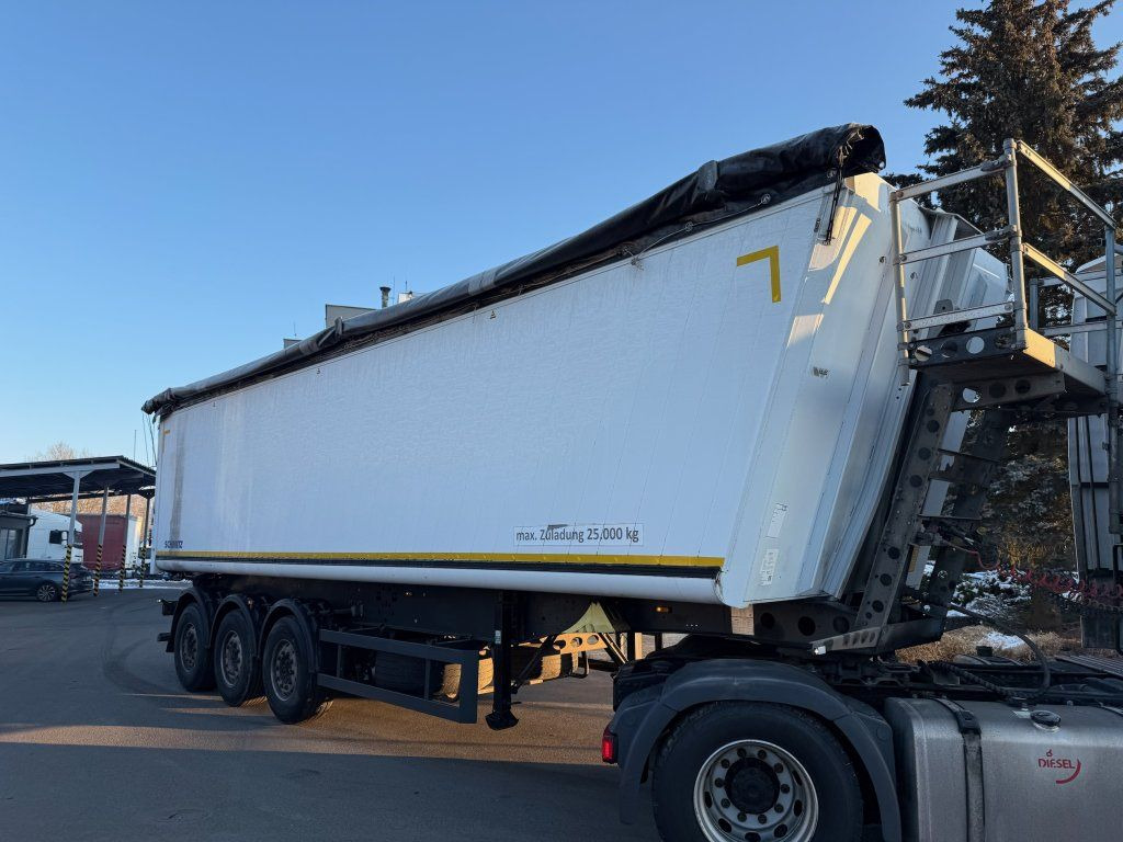 Schmitz Cargobull SKI 50m3 - Kallur-poolhaagis: pilt 1 Schmitz Cargobull SKI 50m3 - Kallur-poolhaagis: pilt 1
