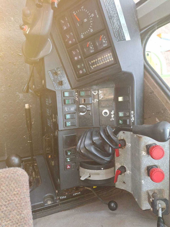 Claas dominator 118 sl Maxi - Saagikoristusmasin: pilt 2 Claas dominator 118 sl Maxi - Saagikoristusmasin: pilt 2