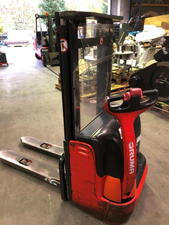 Ant Linde L 10 - high lift truck - stacker - electric pallet truck - pedestrian stacker - Virnastaja: pilt 1 Ant Linde L 10 - high lift truck - stacker - electric pallet truck - pedestrian stacker - Virnastaja: pilt 1