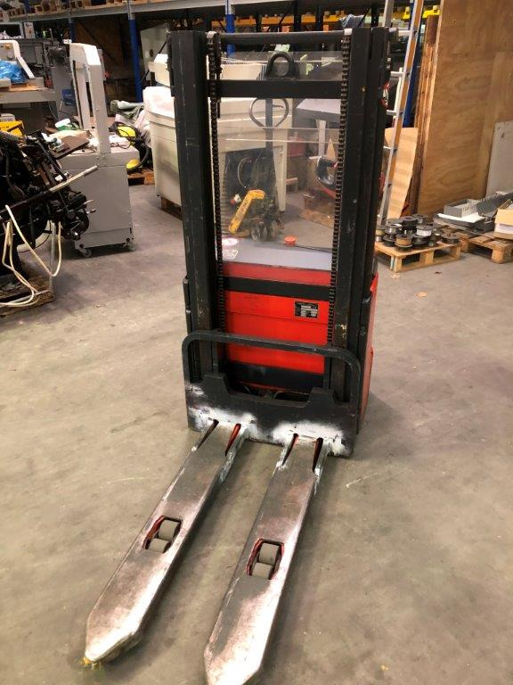 Ant Linde L 10 - high lift truck - stacker - electric pallet truck - pedestrian stacker - Virnastaja: pilt 2 Ant Linde L 10 - high lift truck - stacker - electric pallet truck - pedestrian stacker - Virnastaja: pilt 2