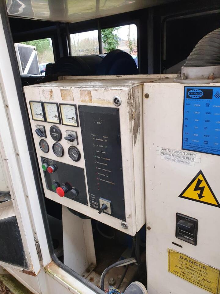 330 kVa Fg Wilson Perkins 2006 TWG2 - Generaatorikomplekt: pilt 4 330 kVa Fg Wilson Perkins 2006 TWG2 - Generaatorikomplekt: pilt 4